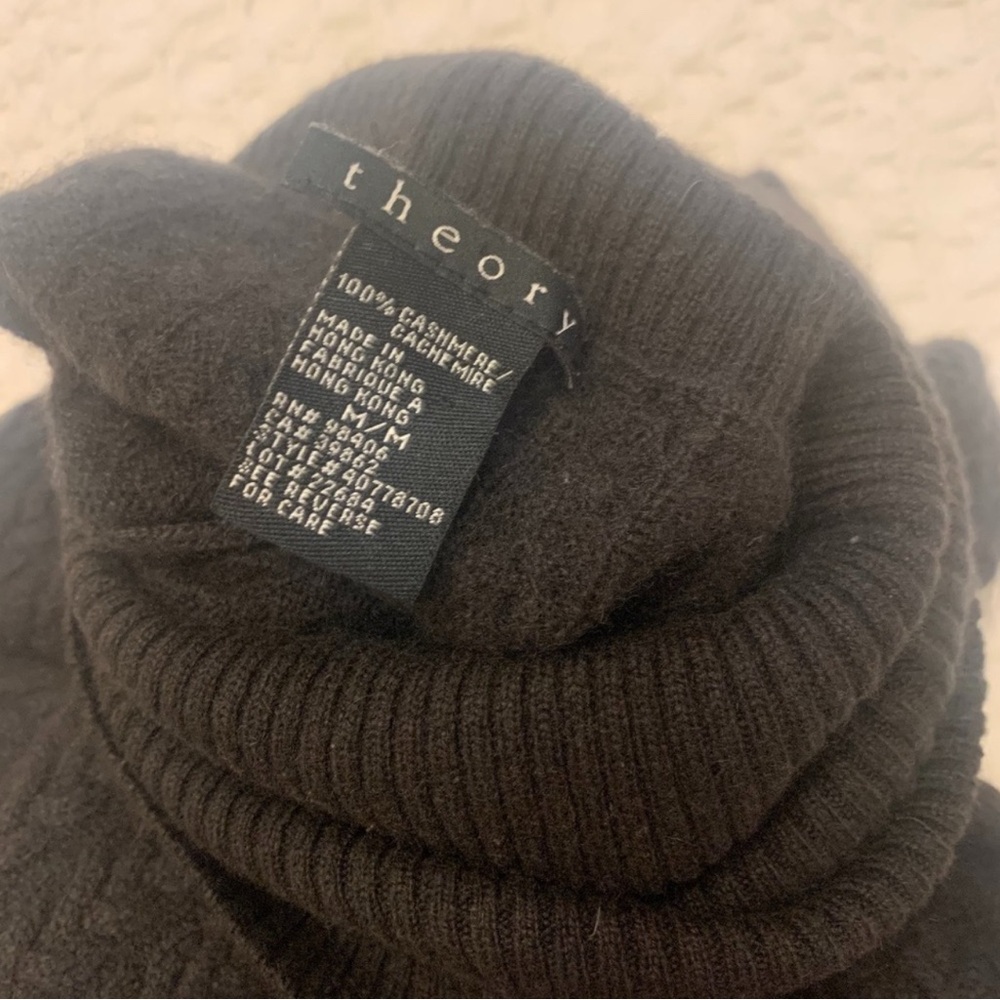 Theory Cashmere turtleneck sweater - Picture 3 of 5